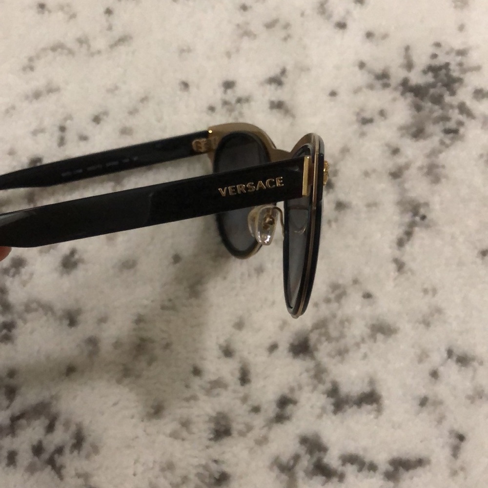 Versace sunglasses - Picture 2 of 8
